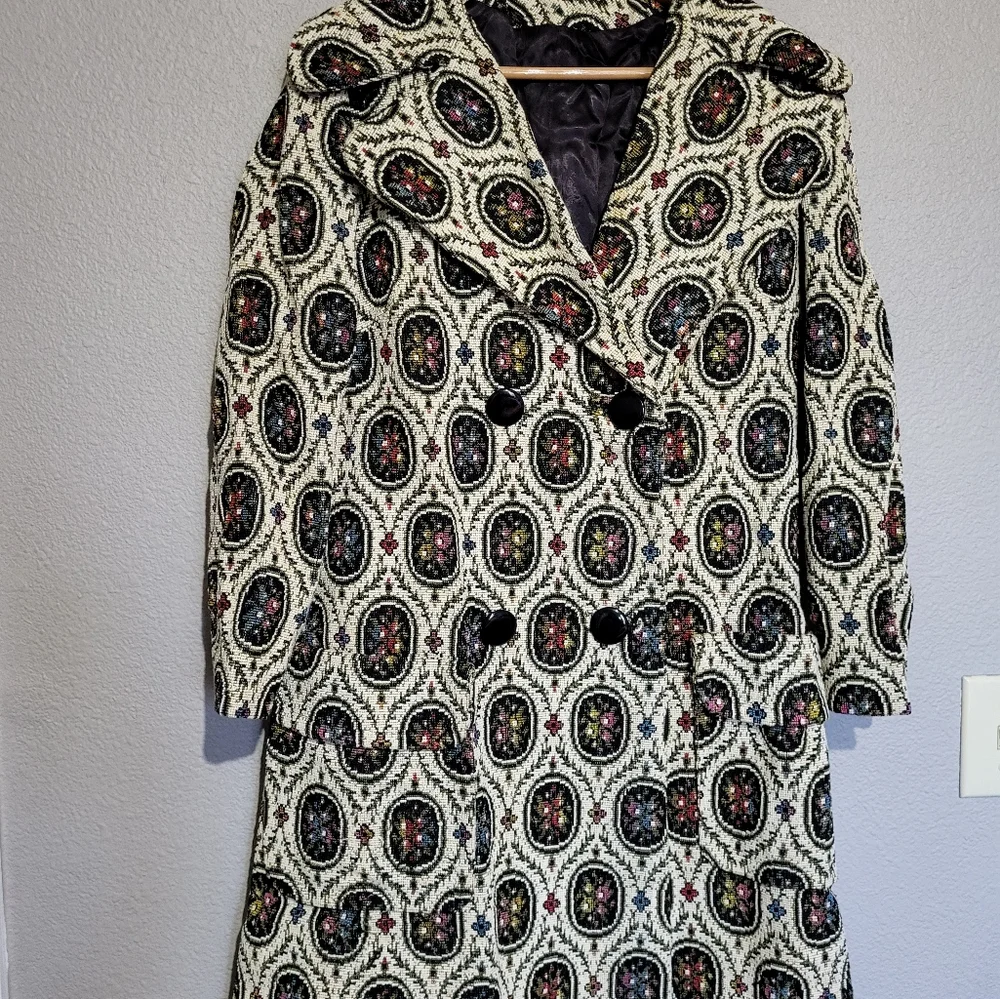 Vintage Paisley Patterned Coat with Black Buttons Size Large - Picture 12 of 12